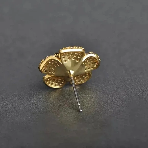 VQ Three-tone Jewelry Set - Picture 8 of 8